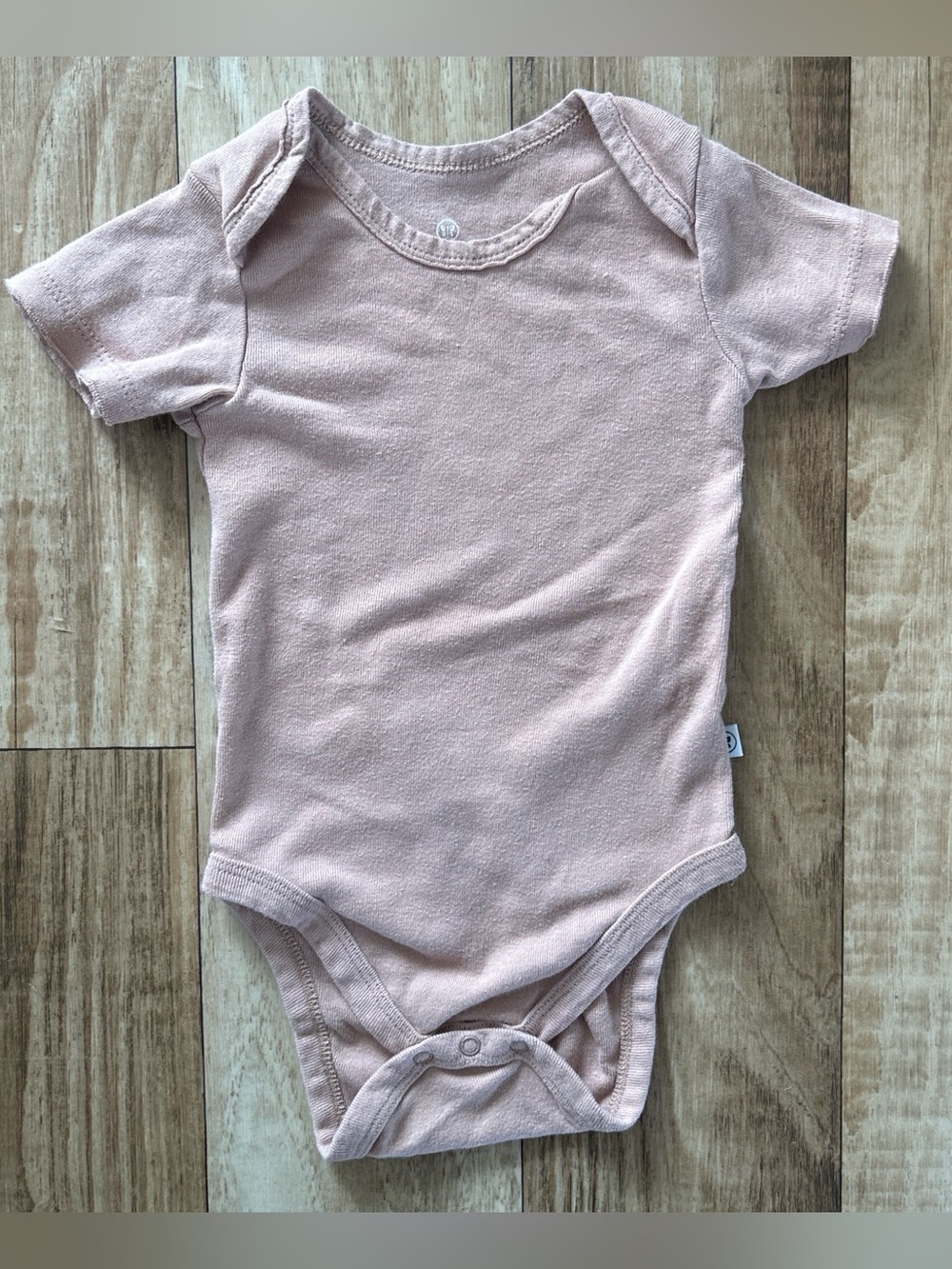 The Honest Company Short-Sleeve Baby One-Piece in Blush size 6-9 months